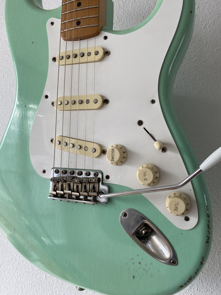 Fender Stratocaster Road Worn 50´s Surf Green de segunda mano · Foto 4 de 10 · Araba · 1100 €