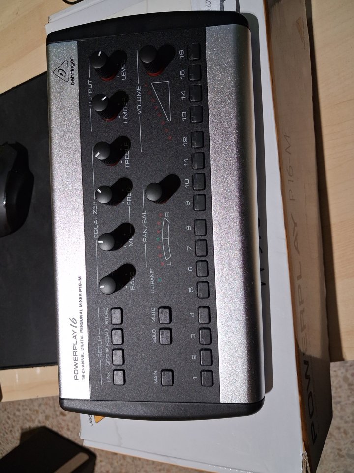 Monitor Behringer P16-M de segunda mano · Foto 1 de 2 · Girona · 140 €