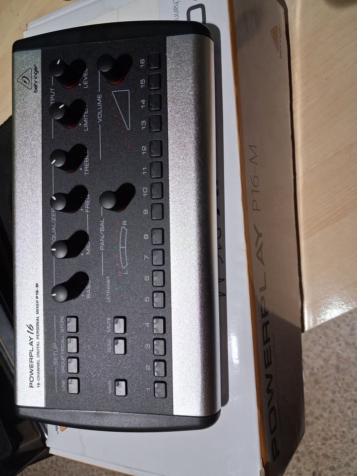 Monitor Behringer P16-M de segunda mano · Foto 2 de 2 · Girona · 140 €