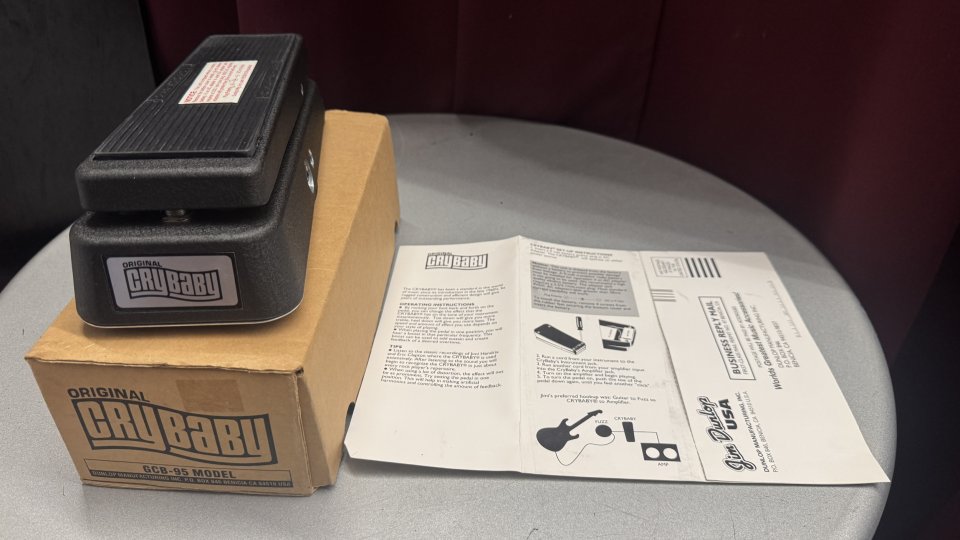 Dunlop Original Cry Baby GCB-95 – Sin estrenar, caja y documentación original de segunda mano · Foto 2 de 4 · Barcelona · 70 €