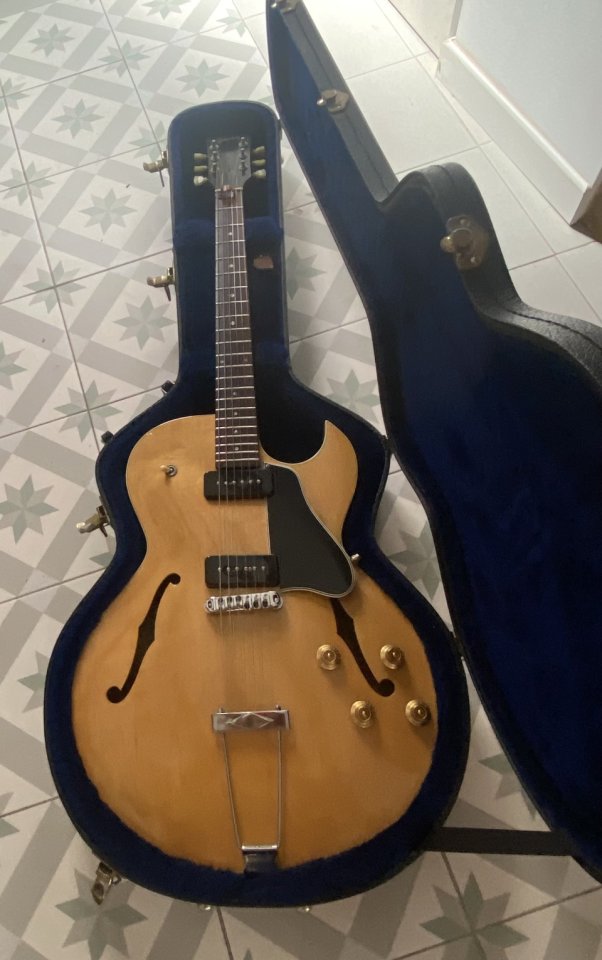 Gibson es 135 Natural (descatalogada) de segunda mano · Foto 5 de 9 · Valencia · 2400 €