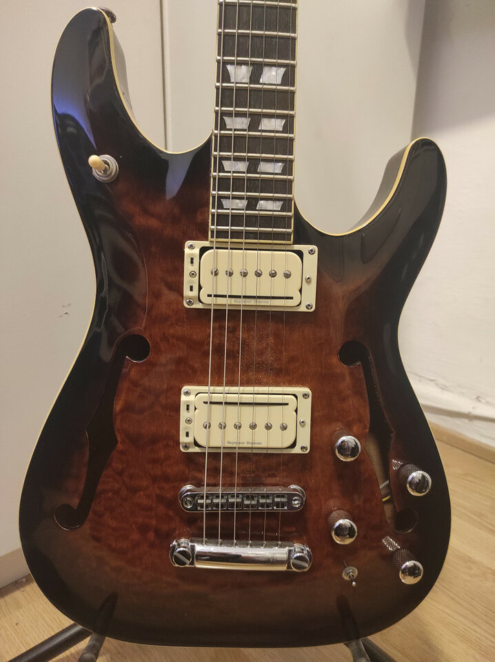 Schecter C1 E/A (coreana de 2006) ¡ULTIMA REBAJA Y LA RETIRO!