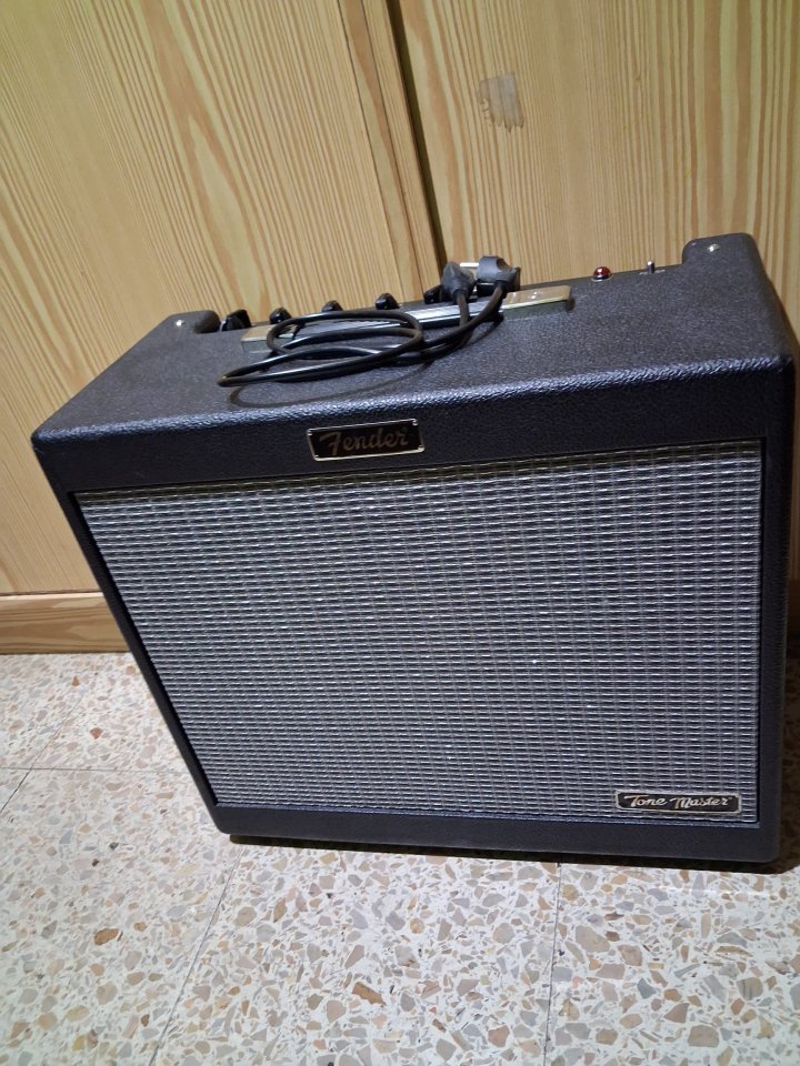 Fender Tone Master FR-10 de segunda mano · Foto 2 de 4 · Girona · 400 €