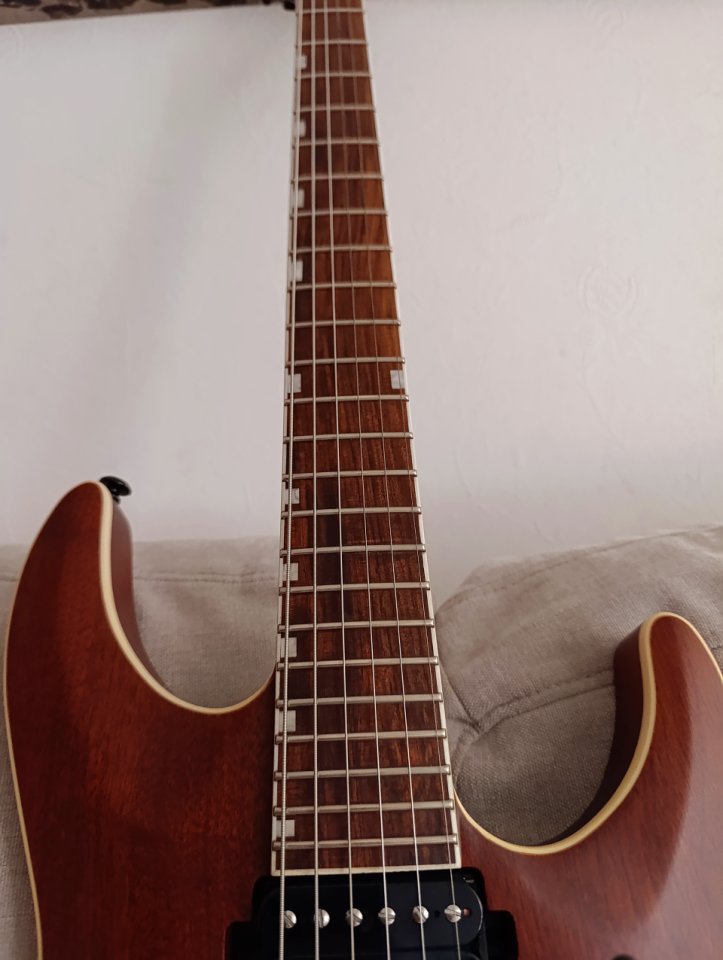 ESP LTD MH 400 NS (Última semana, el lunes la retiro))