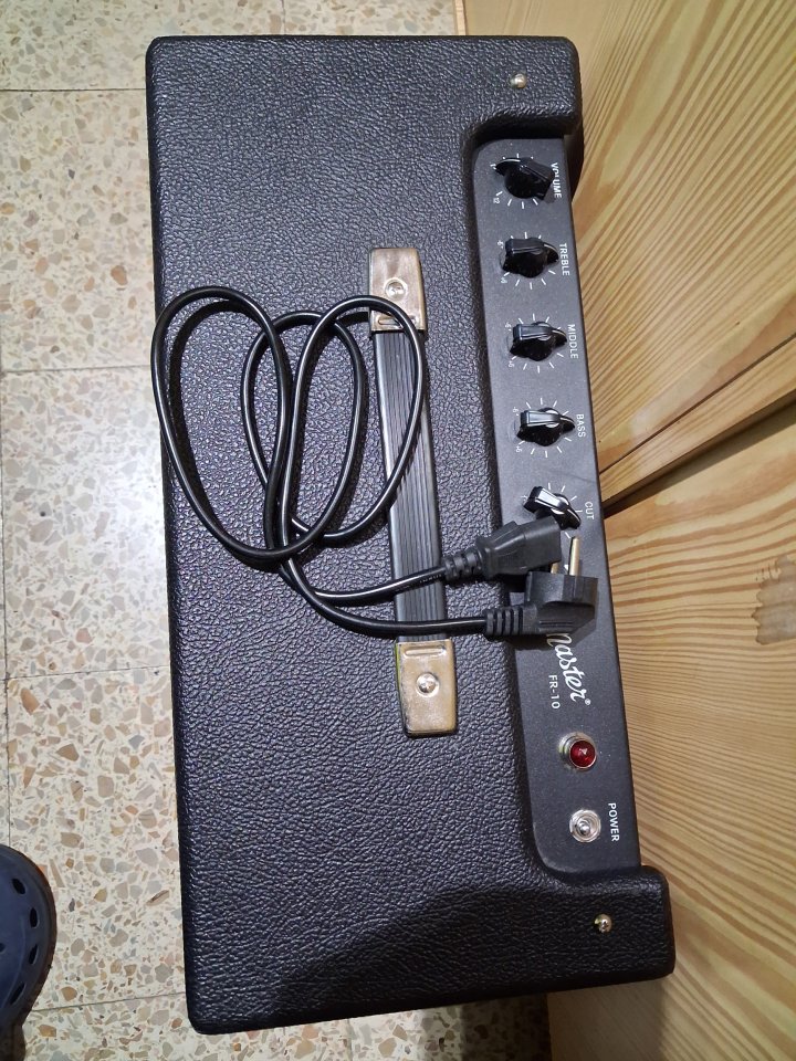 Fender Tone Master FR-10 de segunda mano · Foto 3 de 4 · Girona · 400 €