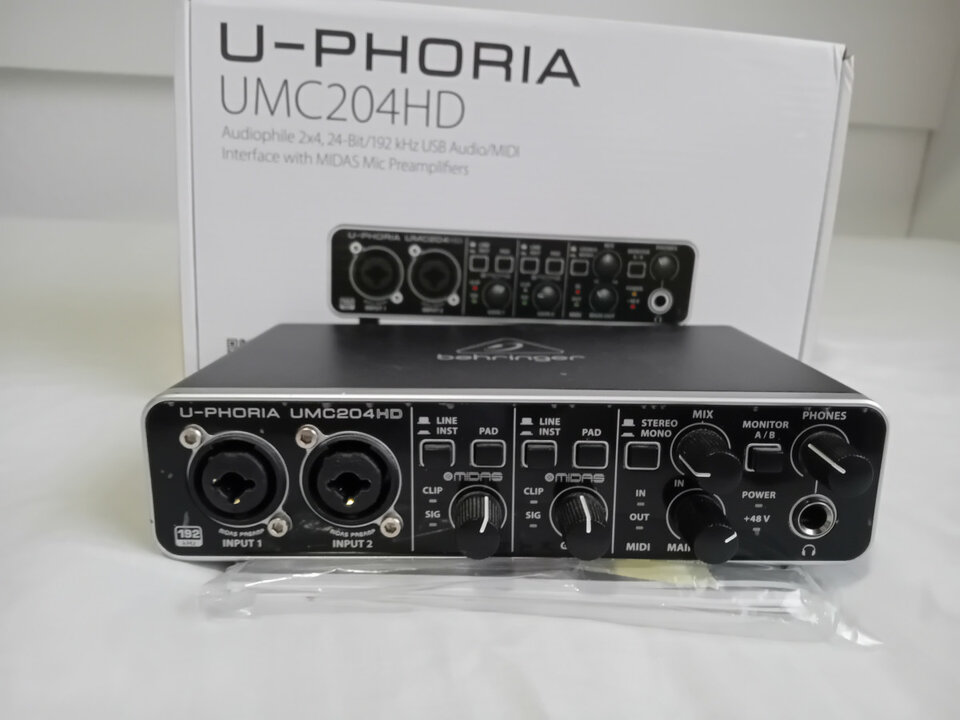 BEHRINGER U-PHORIA UMC 204 HD -- Envio Incluido --