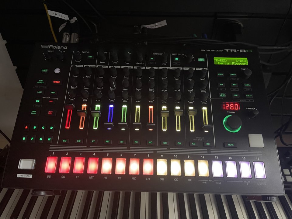 Roland TR-8S impoluta de segunda mano · Madrid · 550 €