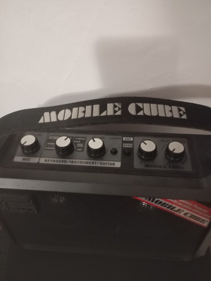 Roland Mobile Cube de segunda mano · Foto 3 de 7 · Girona · 100 €