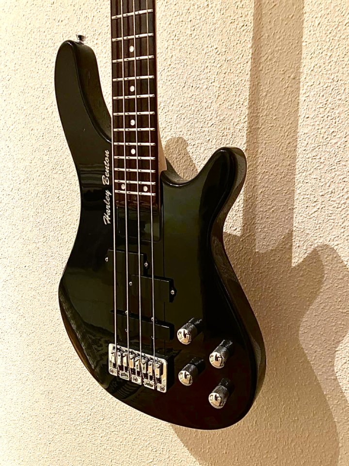 Bajo Harley Benton Activo Negro