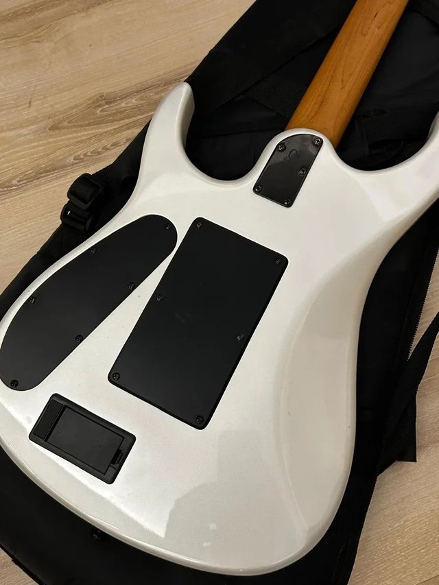 Sterling by Music Man JP160 + DiMarzio + Booster de segunda mano · Foto 5 de 9 · Girona · 825 €
