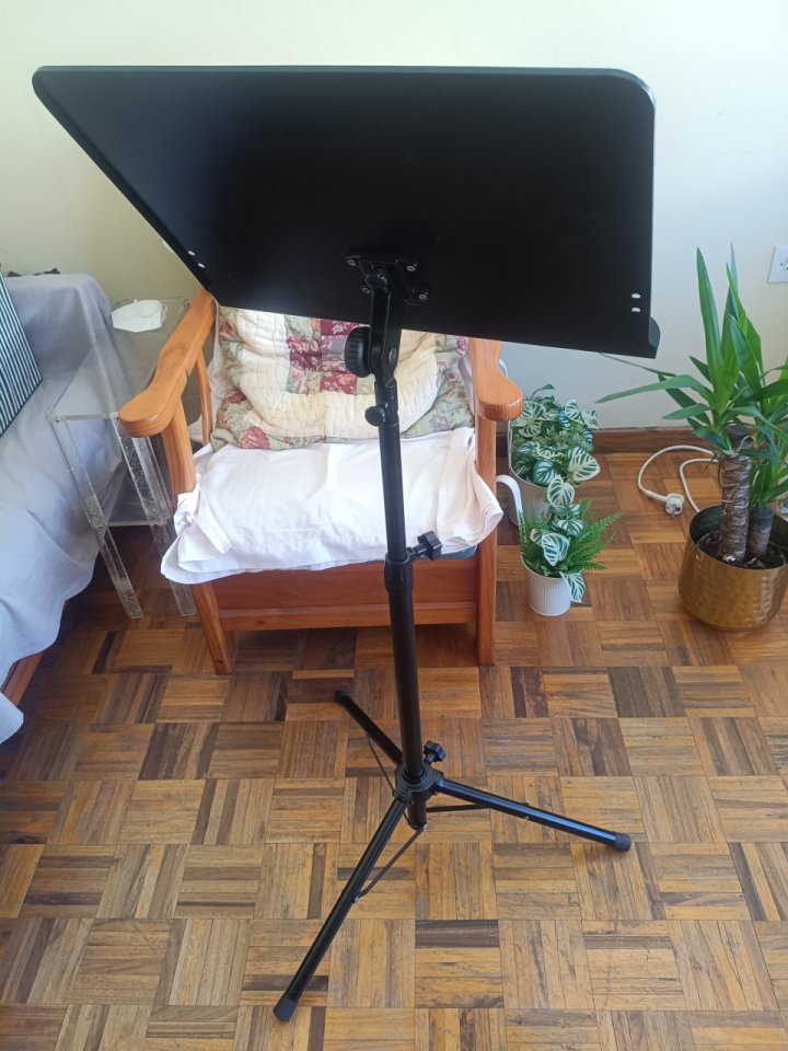 Atril resistente orquesta de segunda mano · Foto 2 de 2 · A Coruña · 25 €