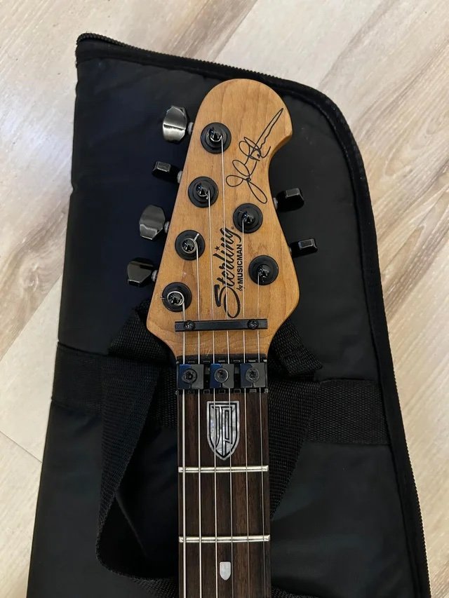 Sterling by Music Man JP160 + DiMarzio + Booster de segunda mano · Foto 4 de 9 · Girona · 825 €