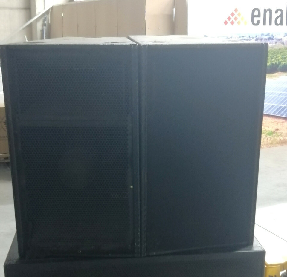 6 altavoces Meyer Sound: 4uds MSL4 y 2uds DS-4P