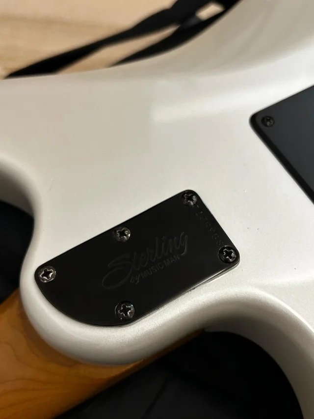 Sterling by Music Man JP160 + DiMarzio + Booster de segunda mano · Foto 6 de 9 · Girona · 825 €