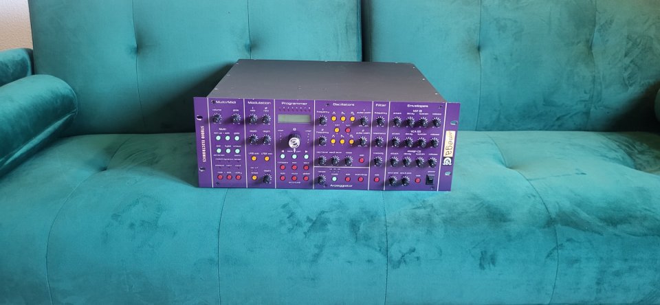 omega 8 studio electronics ( 8 voices with moog and oberheim filters ) de segunda mano · Foto 1 de 3 · Barcelona · 2800 €