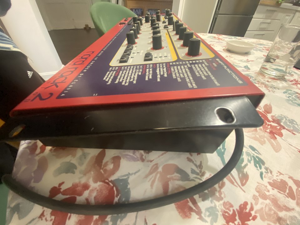 Nord Rack 2, excelente, hasta 24 dic. Funciona perfectamente, una bestia de la analogía