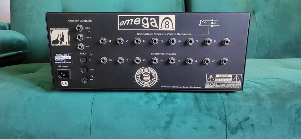 omega 8 studio electronics ( 8 voices with moog and oberheim filters ) de segunda mano · Foto 2 de 3 · Barcelona · 2800 €