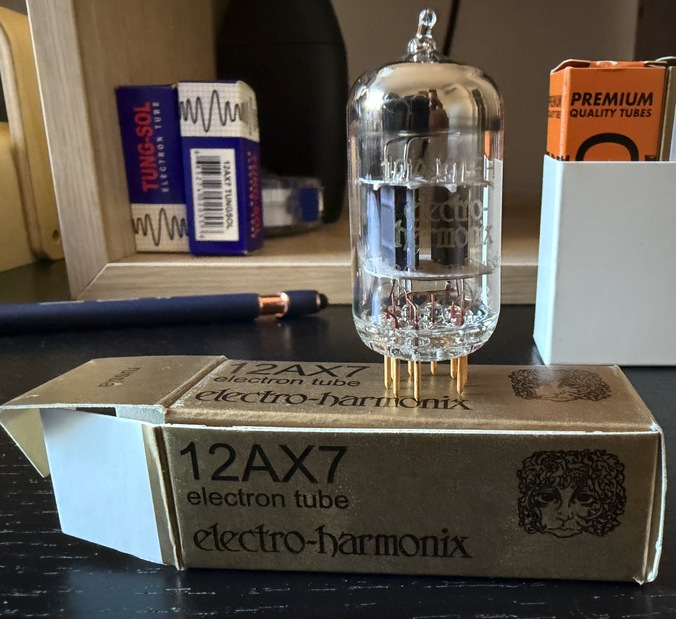 Lote 5 válvulas 12AX7/ECC83 NUEVAS Electro-Harmonix de segunda mano · Foto 1 de 10 · Málaga · 69 €