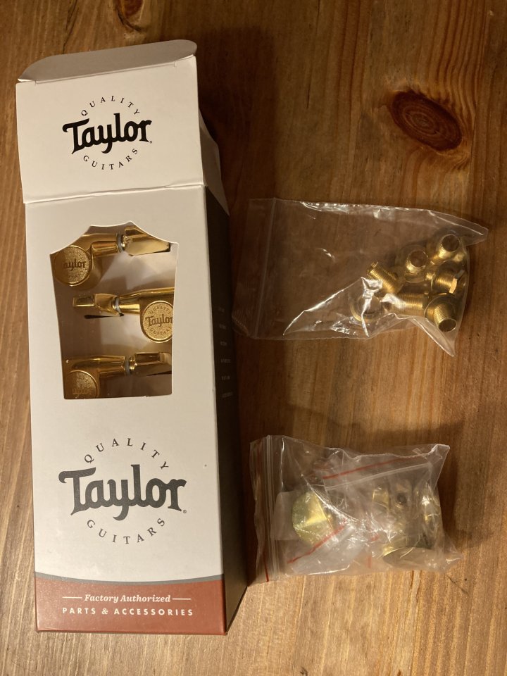 Clavijas Taylor doradas