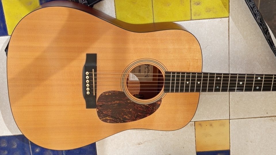 Martin D-16 GT guitarra acústica