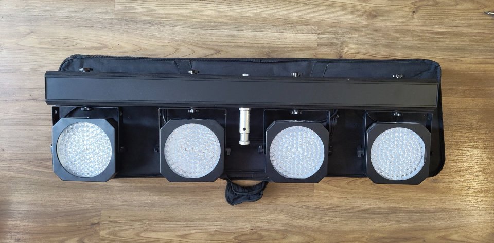 2 Barras de luces DMX CAMEO CLMPAR 1 de segunda mano · Foto 3 de 8 · Barcelona · 350 €
