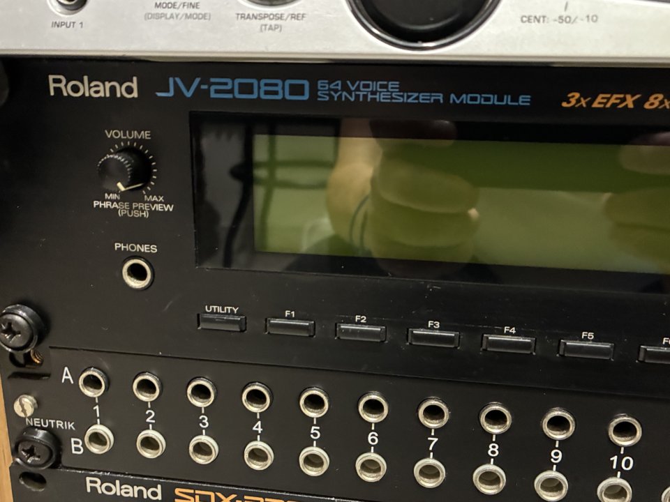 Roland JV-2080 (Impecable + Tarjeta de Memoria Roland CARD + Manual Original) de segunda mano · Foto 1 de 3 · Murcia · 1000 €