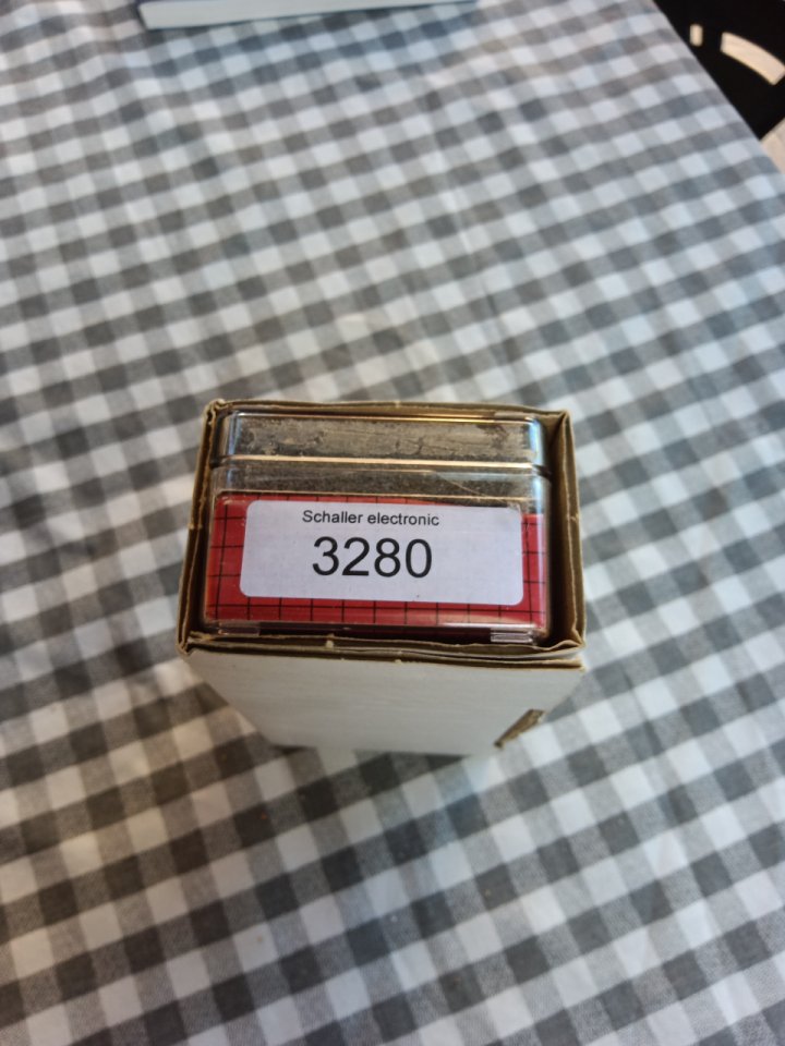 Varias pastillas de acústica y eléctrica