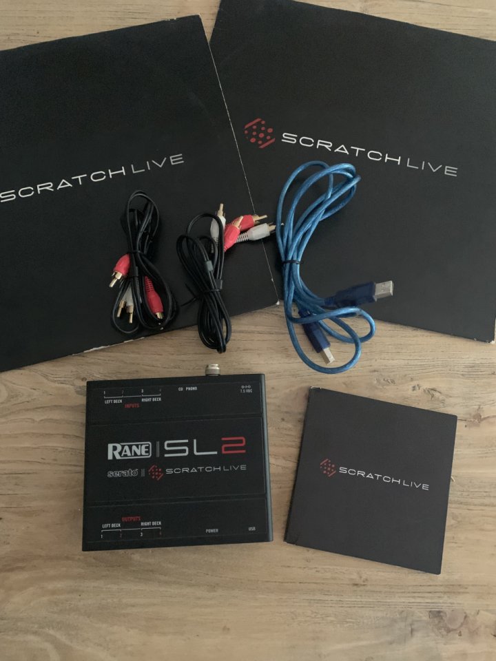 Rane SL2 Serato Scratch Live + Vinilos Timecode + Cables de segunda mano · Foto 1 de 5 · Madrid · 149 €
