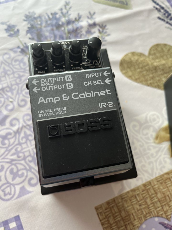 Boss ir-2 amp&cabinet de segunda mano · Foto 2 de 2 · Araba · 115 €