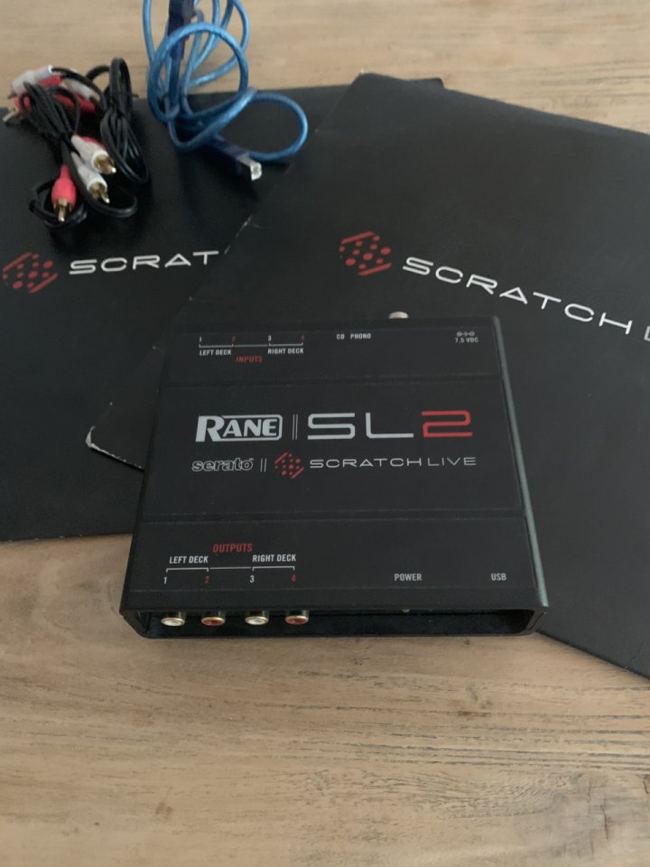 Rane SL2 Serato Scratch Live + Vinilos Timecode + Cables de segunda mano · Foto 2 de 5 · Madrid · 149 €