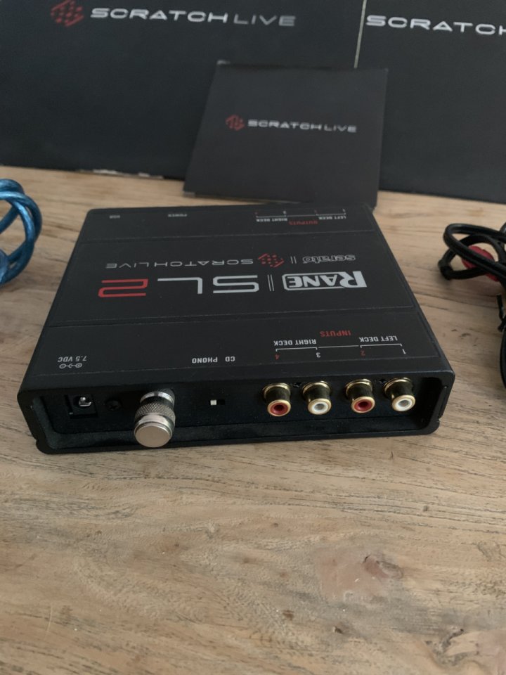 Rane SL2 Serato Scratch Live + Vinilos Timecode + Cables de segunda mano · Foto 3 de 5 · Madrid · 149 €
