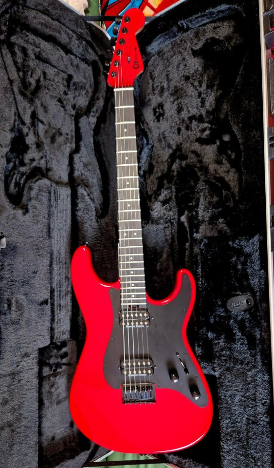 Charvel Pro-mod Plus so-cal 1 HH Ferrari red de segunda mano · Foto 2 de 9 · Murcia