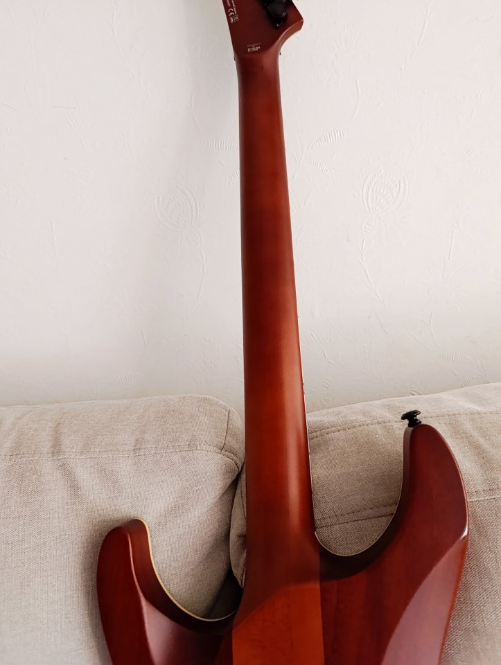 ESP LTD MH 400 NS (Última semana, el lunes la retiro))