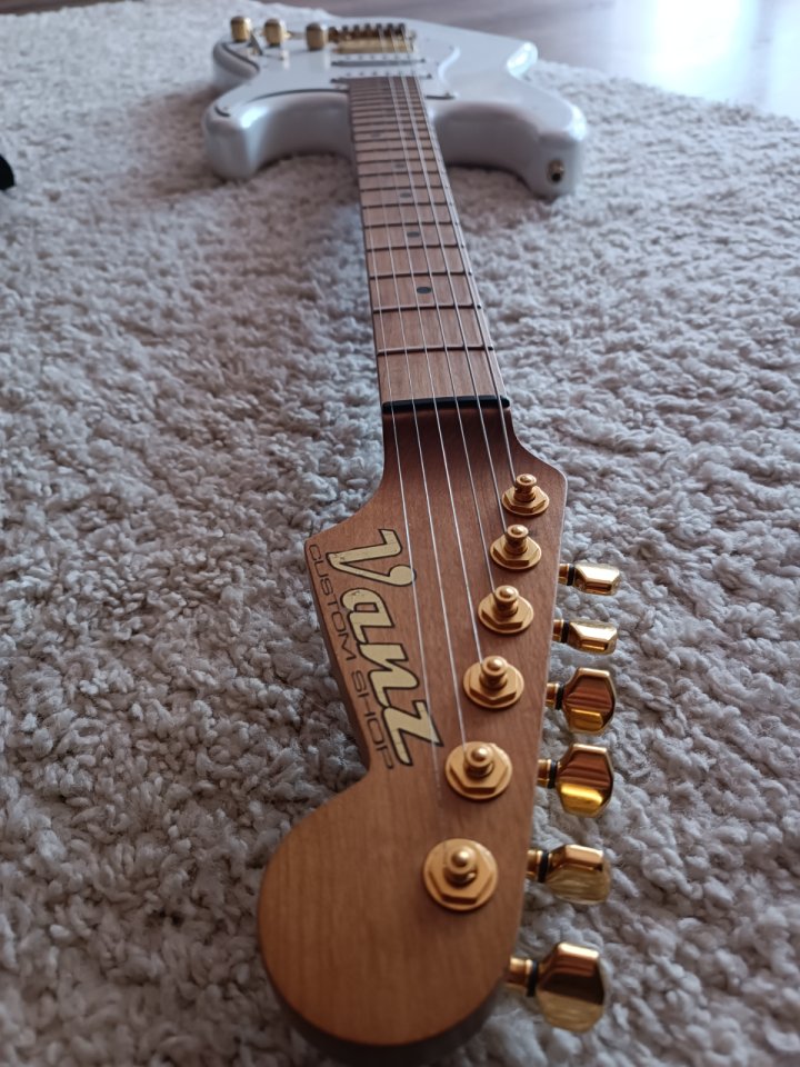 Vanz Stratocaster 10th aniversario OFERTA HASTA EL 11/7 de segunda mano · Foto 8 de 8 · Girona · 895 €