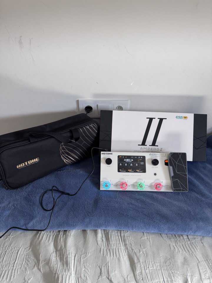 Hotone Ampero II + Pedal Expresión de segunda mano · Foto 1 de 10 · Madrid · 400 €