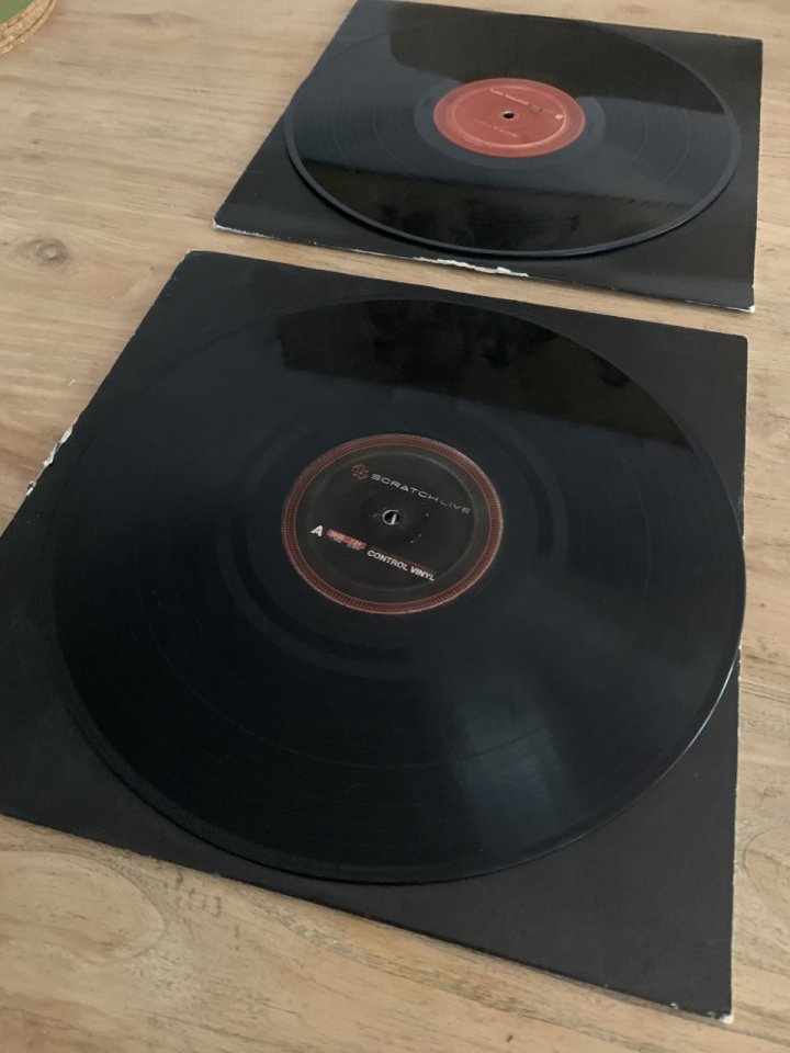 Rane SL2 Serato Scratch Live + Vinilos Timecode + Cables de segunda mano · Foto 4 de 5 · Madrid · 149 €