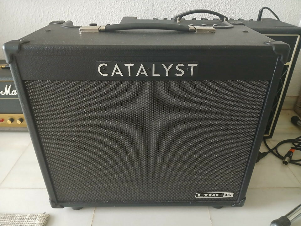 Amplificador de guitarra electrica Catalyst 60 de Line6, esta perfecto, pedal incluido