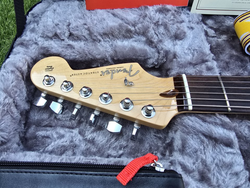 Vendo/cambio Fender stratocaster american pro Sienna sunburst de segunda mano · Foto 5 de 10 · Madrid · 1250 €