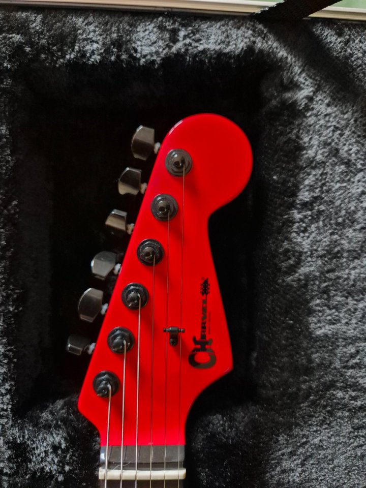 Charvel Pro-mod Plus so-cal 1 HH Ferrari red de segunda mano · Foto 5 de 9 · Murcia