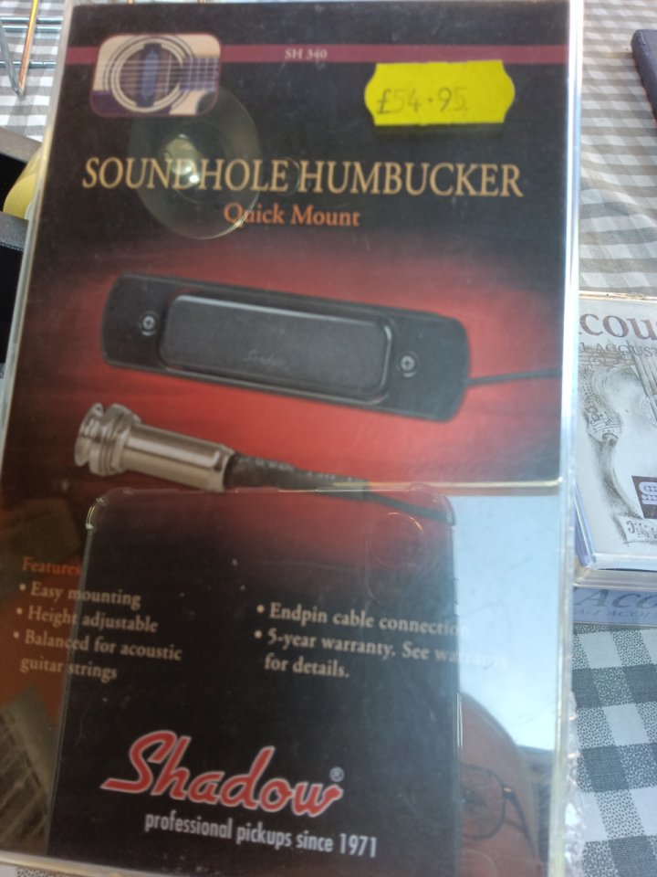 Varias pastillas de acústica y eléctrica