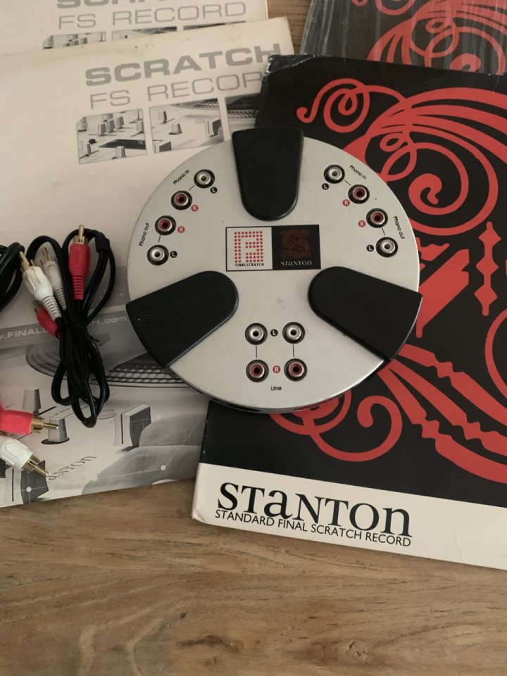 Interfaz DVS Stanton Final Scratch + FS Records de segunda mano · Foto 2 de 3 · Madrid · 99 €