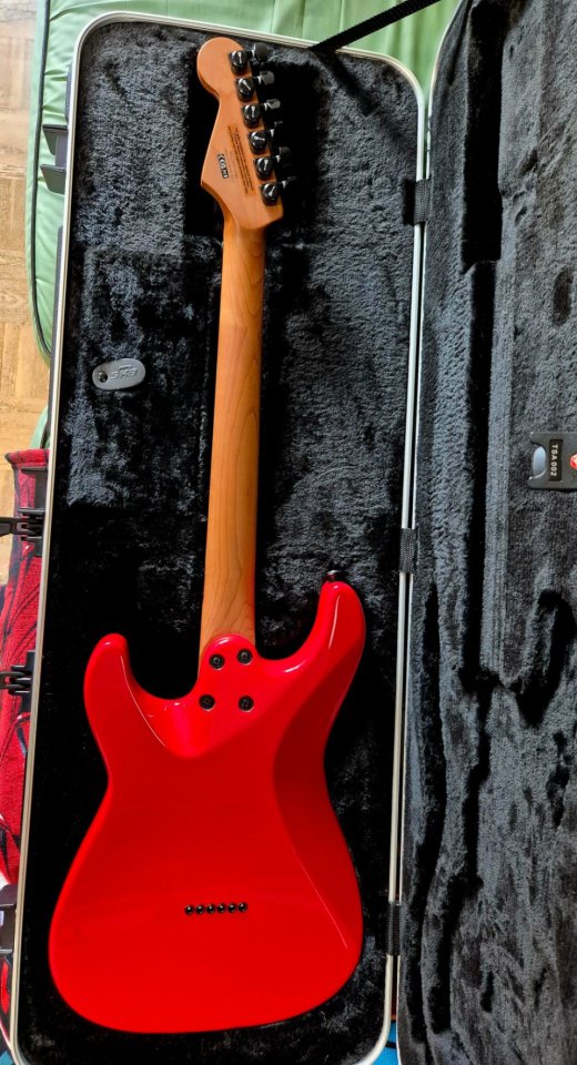 Charvel Pro-mod Plus so-cal 1 HH Ferrari red de segunda mano · Foto 6 de 9 · Murcia