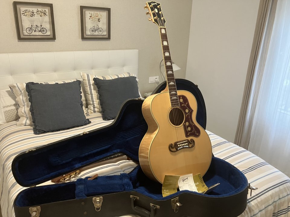 Gibson SJ200 standard 2010 de segunda mano · Foto 1 de 10 · Cádiz · 3000 €