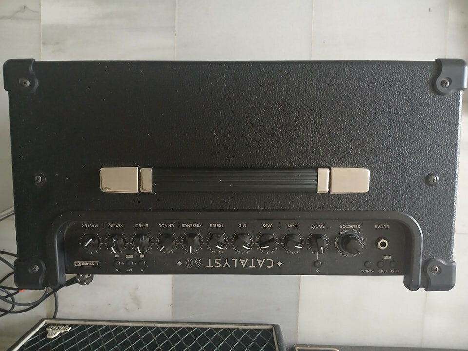 Amplificador de guitarra electrica Catalyst 60 de Line6, esta perfecto, pedal incluido