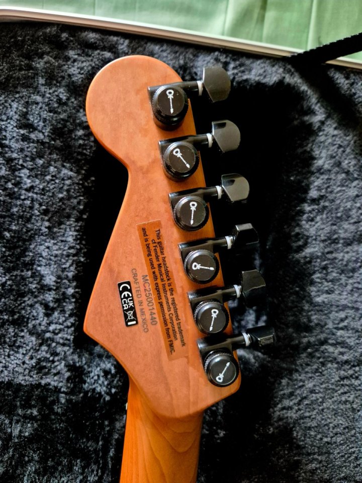Charvel Pro-mod Plus so-cal 1 HH Ferrari red de segunda mano · Foto 7 de 9 · Murcia
