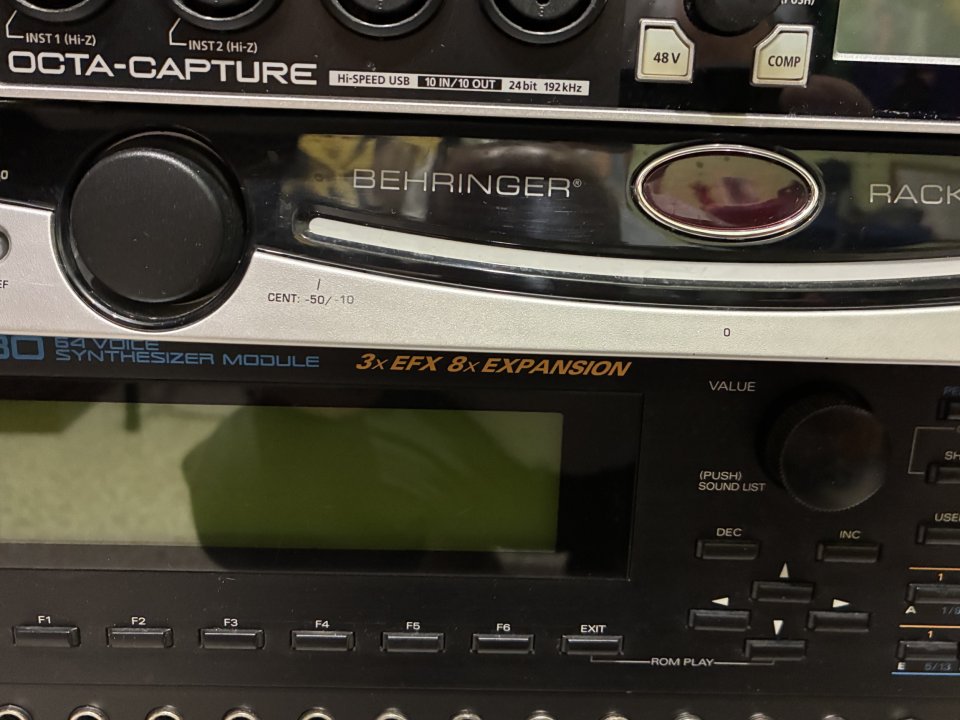 Behringer RACKTUNER BTR2000 – Afinador de Rack Cromático + Metrónomo + Luz de segunda mano · Foto 2 de 2 · Murcia · 200 €