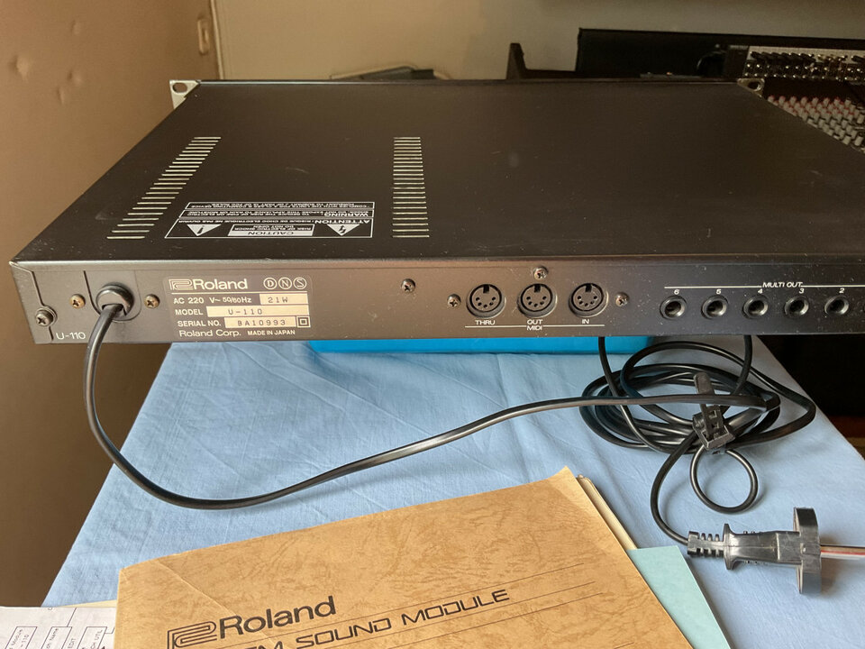 ROLAND U-110