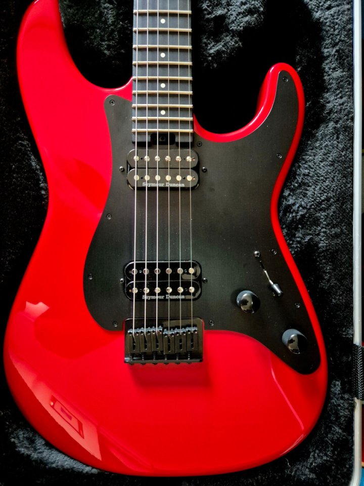Charvel Pro-mod Plus so-cal 1 HH Ferrari red de segunda mano · Foto 8 de 9 · Murcia