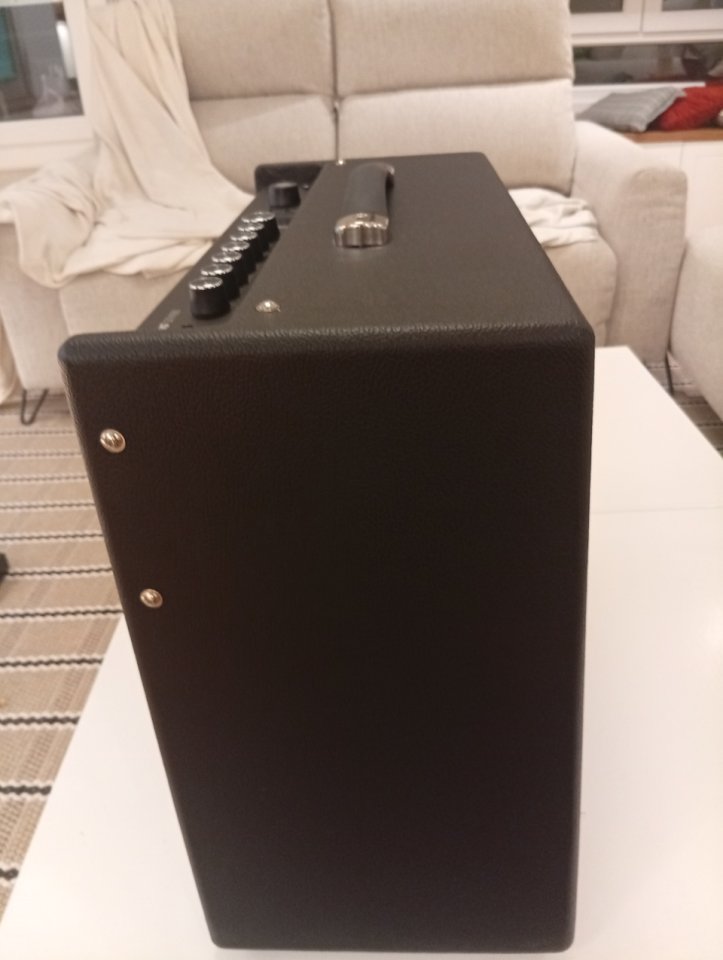 Fender Mustang GTX100 + GTX-7 + funda — Impecable / Muy poco uso de segunda mano · Foto 8 de 8 · Bizkaia · 395 €