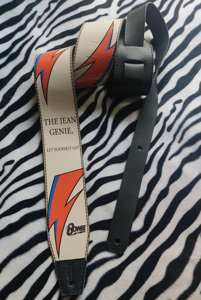 Correas cuero y vinilo diseños únicos!